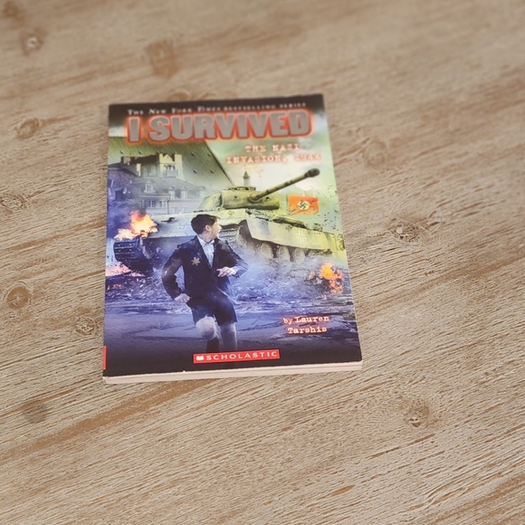 "I Survived" Bundle Of 5 Books - Picture 5 of 8